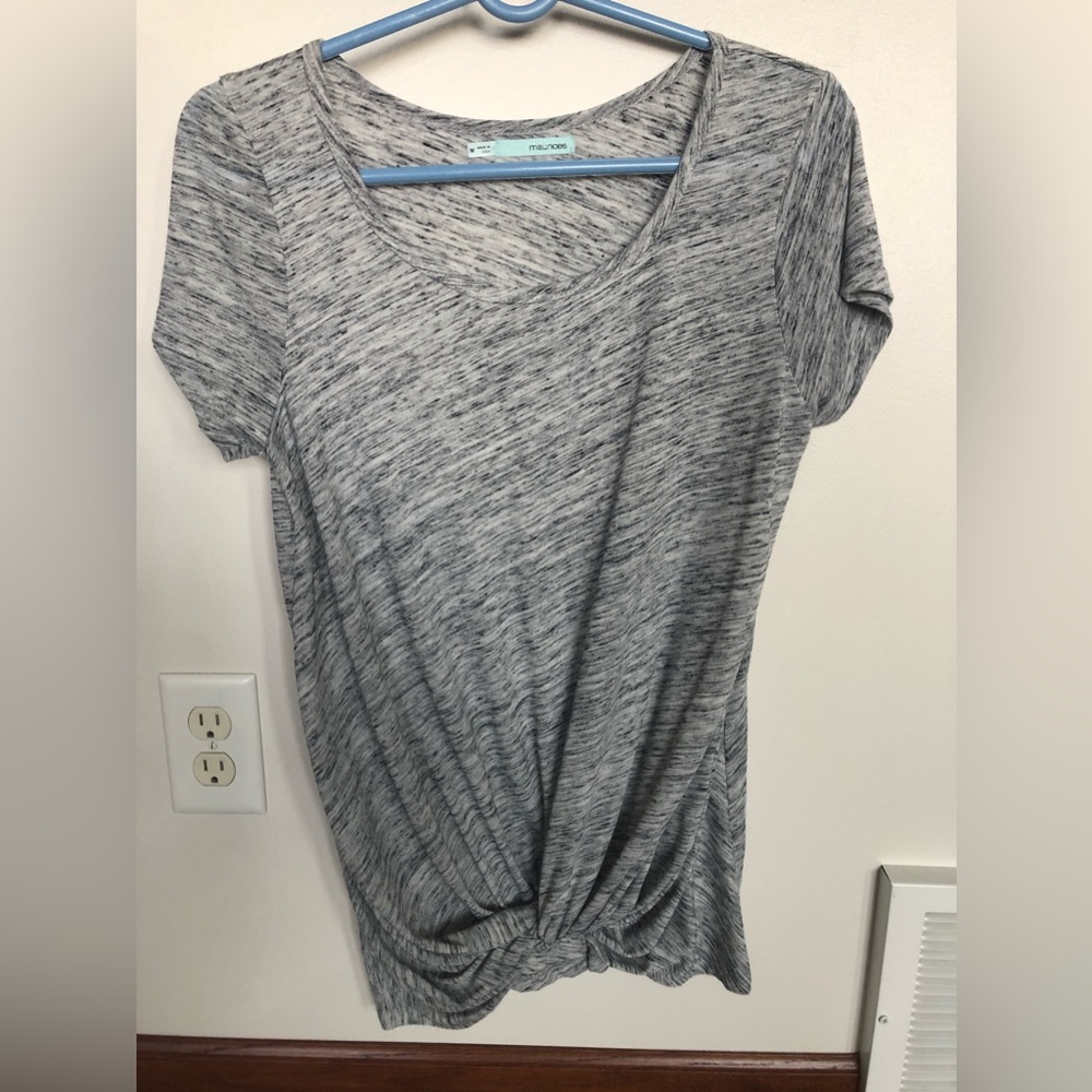 NEW no TAGS. Maurice’s knotted tee . Medium